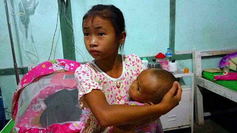 မိဘက မူးယစ္ေဆးစြဲၿပီး လ်စ္လ်ဴ႐ႈခံရသည့္ ကေလးငယ္ အာဟာရခ်ိဳ႕တဲ့ေသဆံုး