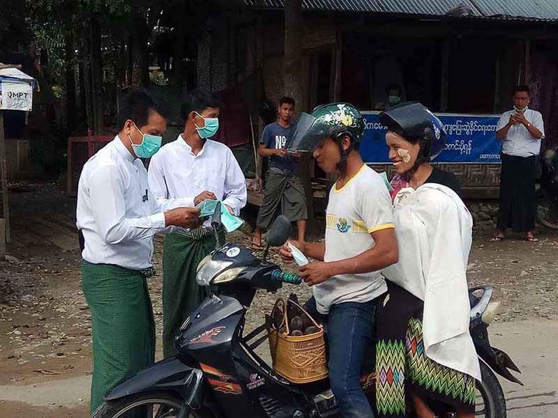 H1N1 ကာကြယ္ေရး ကေလးၿမိဳ႕ ျပည္ခိုင္ၿဖိဳးပါတီမွ Mask မ်ား ျဖန္႔ေဝ ပညာေပး
