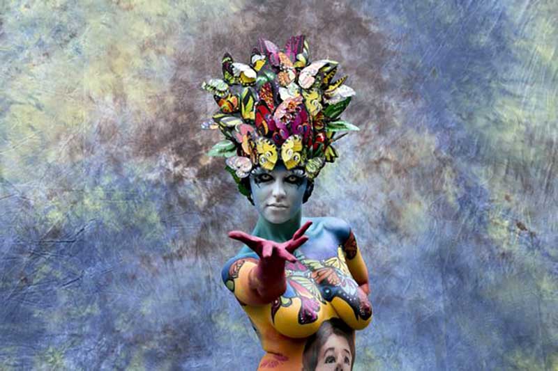 အ၀တ္ဗလာ ခႏၶာကုိယ္ေပၚ ပန္းခ်ီဆြဲျပသသည့္ ကမာၻ႔ပြဲေတာ္ႀကီး (ဓာတ္ပုံ)