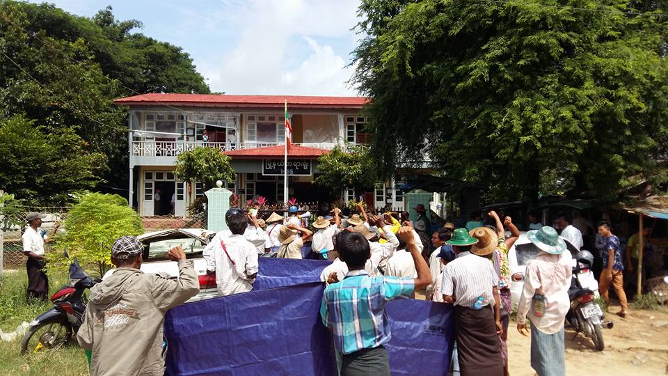 သိမ္းဆည္းခံလယ္ေျမမ်ား ျပန္ရေရး ဒိုက္ဦးေတာင္သူမ်ား ဆႏၵထုတ္ေဖာ္ (ဓာတ္ပုံ)