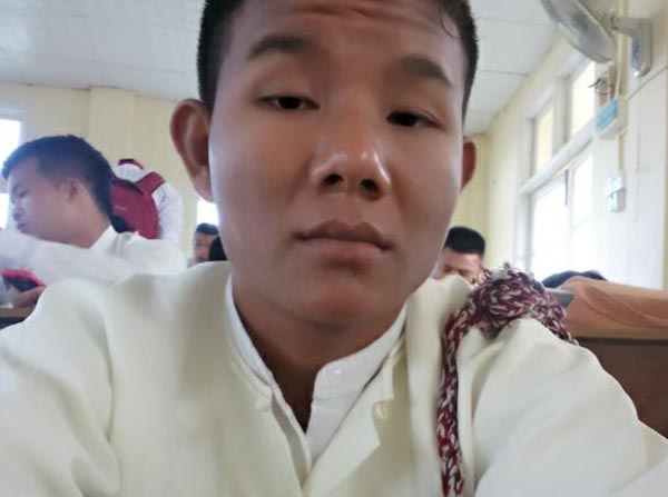 ေက်ာင္းထုတ္ခံရသည့္ခ်င္းေက်ာင္းသား ေက်ာင္းဆက္တက္ခြင့္ရေရး ခ်င္းပါတီမ်ား ေတာင္းဆုိ