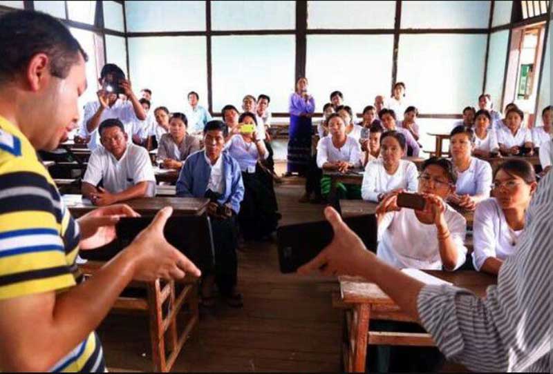 မြန္ျပည္နယ္ အေျခခံပညာေက်ာင္းမ်ားတြင္ Tablet အသံုးျပဳ ပညာသင္ၾကားေန