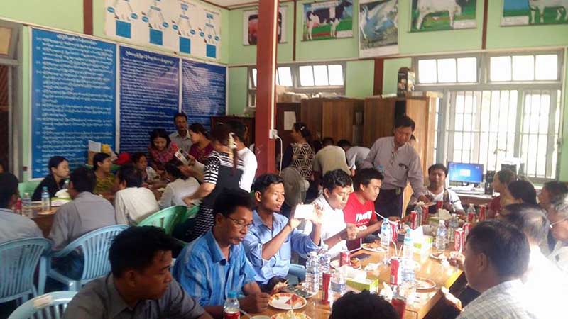 မံုရြာတြင္ H5N1 ကင္းစင္ေၾကာင္း ျပသသည့္အေနျဖင့္ ၾကက္သားစားပြဲက်င္းပ