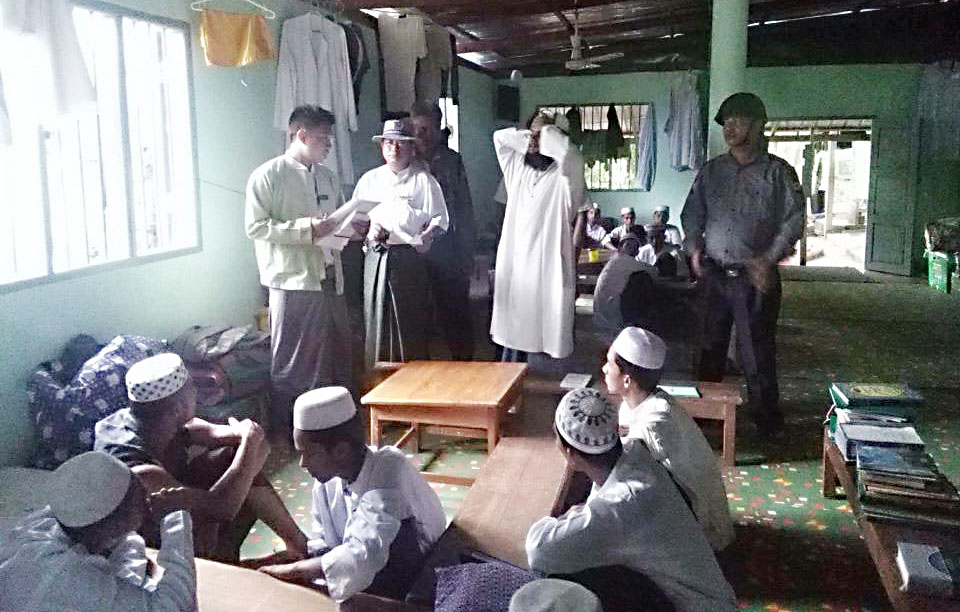 ခြင့္ျပဳခ်က္မက်ေသးသည့္ ဗလီႏွင့္စာသင္ေက်ာင္းအား ပိတ္ထားရန္ ခံဝန္ကတိထုိးခုိင္း