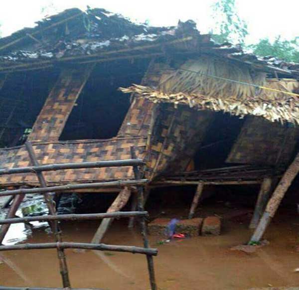 သထံုတြင္ ေလဆင္ႏွာေမာင္း တိုက္ခတ္မႈေၾကာင့္ လူေနအိမ္မ်ား ၿပိဳက်ပ်က္စီး
