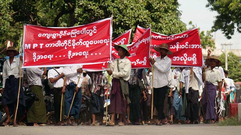 ေက်းရြာပိုင္ေျမေပၚ ဆက္သြယ္ေရးတာဝါတိုင္စိုက္ထူေပးေရး ေရဦးတြင္ ဆႏၵျပ