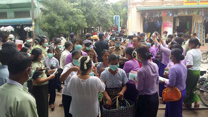 ျမင္​းၿခံတြင္ A(H1N1) ေရာဂါကာကြယ္ေရး​ mask ကမ္​ပိန္​း ျပဳလုပ္​​