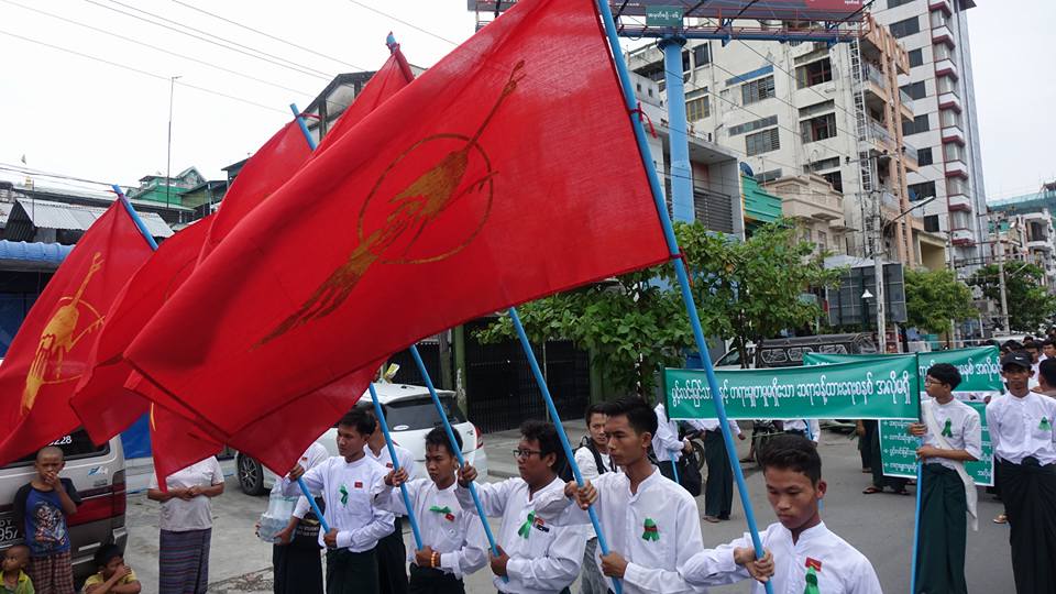 မႏၱေလးၿမိဳ႕တြင္ ဆရာ၊ ဆရာမ မ်ား လုပ္သက္နစ္နာမႈေၾကာင့္ ဆႏၵျပ