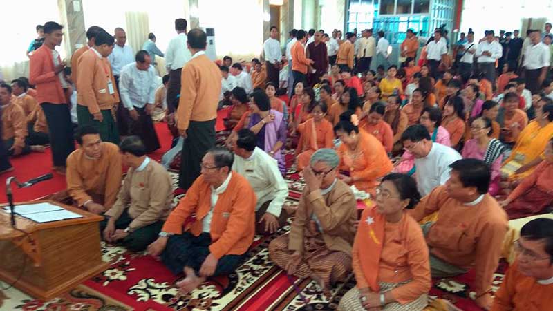 အမ်ဳိးသားဒီမိုကေရစီအဖြဲ႔ခ်ဳပ္ႏွင့္ ျပည္သူ ပူးေပါင္း၍ ၀ါဆိုသကၤန္းကပ္လႉ(ဓာတ္ပံု)
