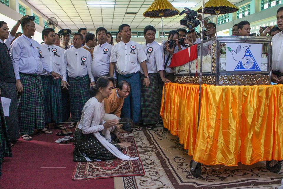 အန္အယ္လ္ဒီ ဥကၠ႒ေဟာင္း ဦးေအာင္ေရႊ၏ ေနာက္ဆံုးခရီးစ်ာပနျမင္ကြင္း (ဓာတ္ပံု)