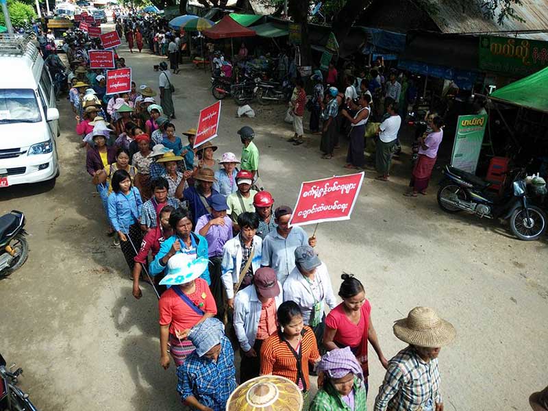 ပုဒ္မ ၁၄၄ ထုတ္ျပန္မႈႏွင့္ သိမ္းဆည္းေျမယာကိစၥ ေျဖရွင္းေပးရန္ ေပါက္ၿမိဳ႕တြင္ ဆႏၵျပ