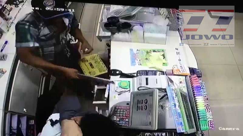 စိတ္မႏွံ႔ျမန္မာတဦး ထိုင္းႏိုင္ငံရွိ 7-Eleven ဆုိင္ကို ၀င္ေရာက္႐ိုက္ႏွက္