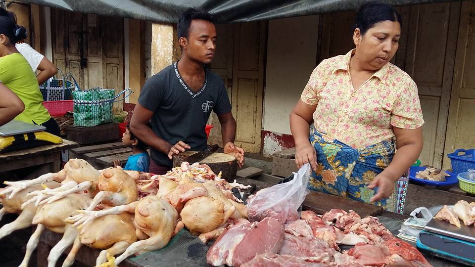 ျမင္းၿခံၿမိဳ႕တြင္ ၾကက္သားေစ်းႏႈန္း ေလွ်ာ့ခ်ေရာင္းေန