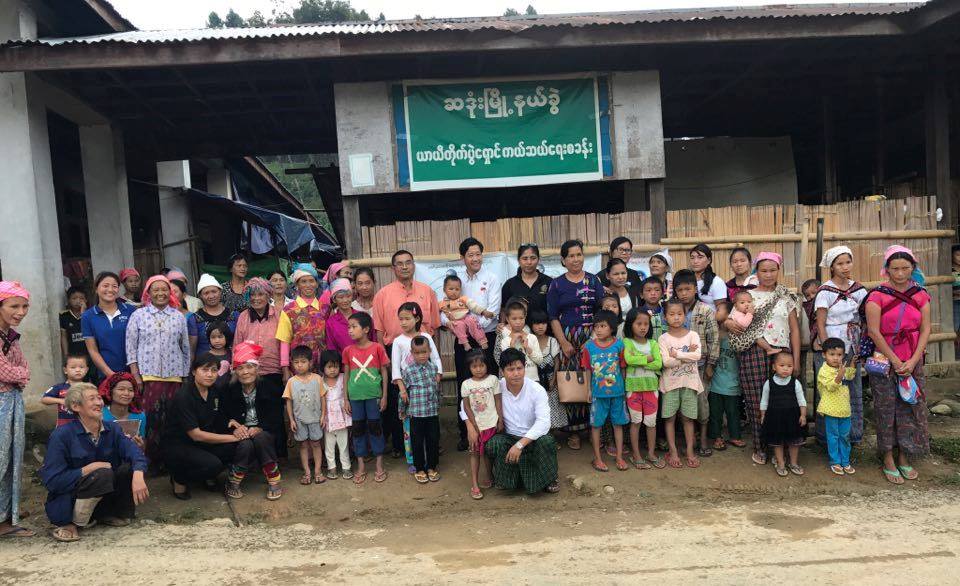 စစ္ေဘးေရွာင္မ်ားအတြက္ ၈၈ မ်ဳိးဆက္က လွဴဒါန္းသည့္ ဆန္အိတ္မ်ားတားျမစ္ခံရ
