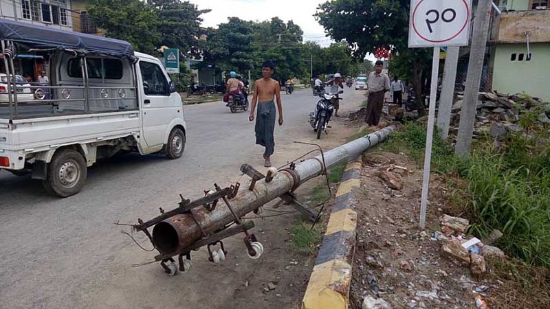 ကားခ်ိတ္ဆြဲသြားသည့္ ဝါယာႀကိဳးႏွင့္ ရစ္ပတ္မိကာ ၁၀ တန္းေက်ာင္းသား ေသဆံုး