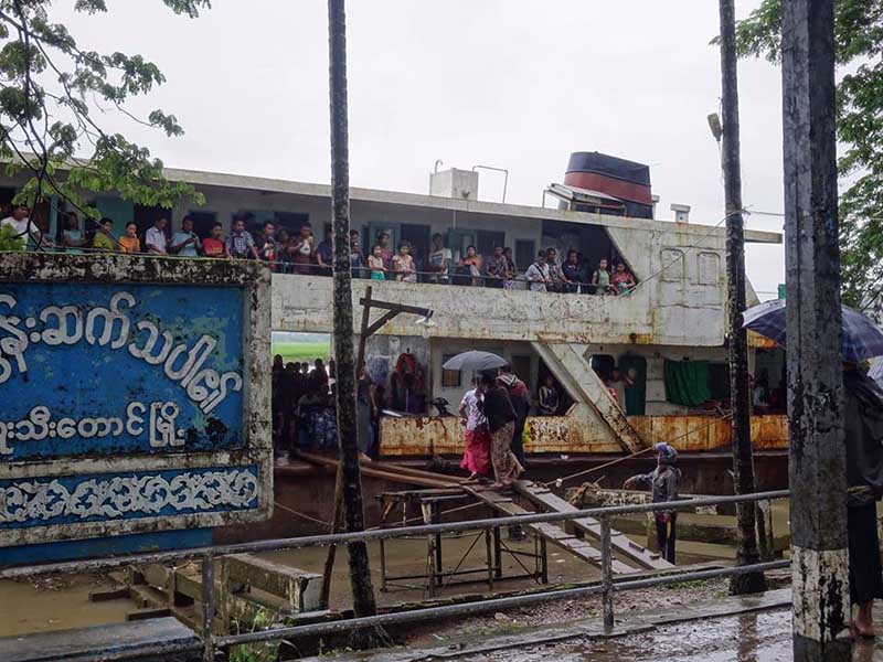 ဘူးသီးေတာင္ၿမိဳ႕မွ ဝန္ထမ္းမ်ားႏွင့္ ျပည္သူ ၅၀၀ ခန္႔ စစ္ေတြၿမိဳ႕သို႔ တိမ္းေရွာင္