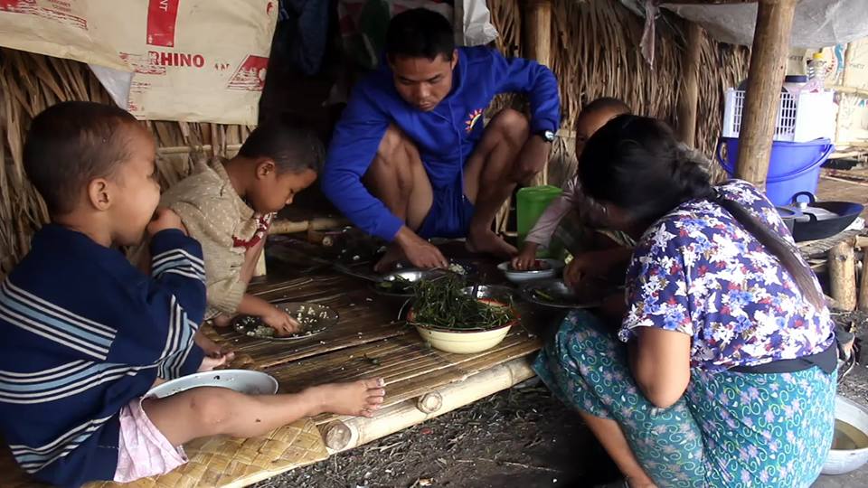 ၿမိဳင္​ႀကီးငူ စစ္​​​​ေဘးေ႐ွာင္​စခန္းက ျပည္​သူ​မ်ား စား​ေသာက္​​ေရး​ အခက္ႀကံဳ