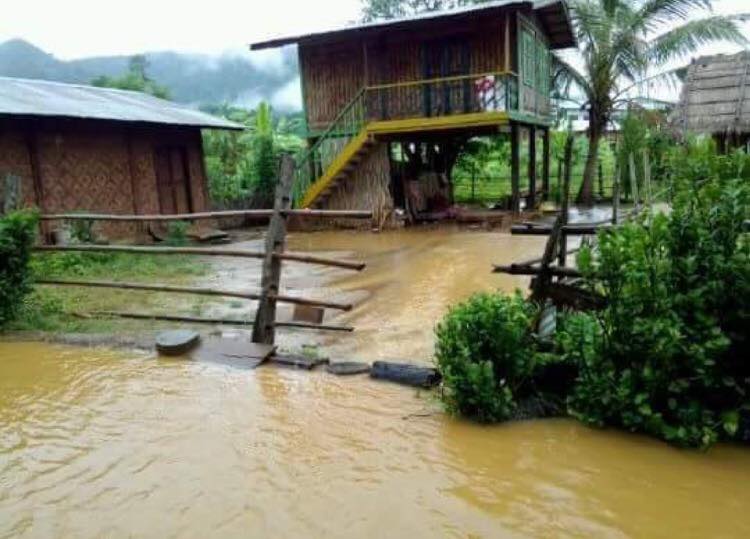မိုးကုတ္ေက်ာက္တြင္း စြန္႔ပစ္ေျမစာမ်ားေၾကာင့္ စိုက္ပ်ိဳးေျမႏွင့္ လူေနအိမ္မ်ားေရလႊမ္းမိုးခံေနရ