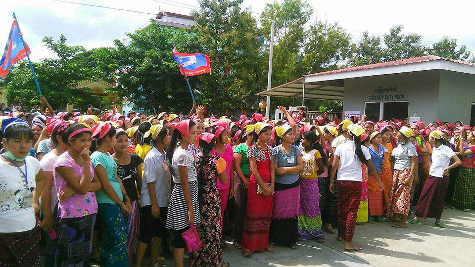 ဒဂံုဆိပ္ကမ္းရွိ ဖုယြင္အထည္ခ်ဳပ္စက္႐ံုအလုပ္သမားမ်ား ဆႏၵျပ