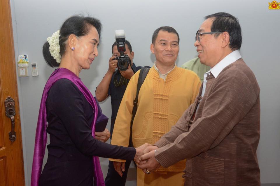 ေဒၚေအာင္ဆန္းစုၾကည္ႏွင့္ RCSS/SSA ရွမ္းလက္နက္ကုိင္အဖြဲ႔ ၿငိမ္းခ်မး္ေရးကိစၥေဆြးေႏြး