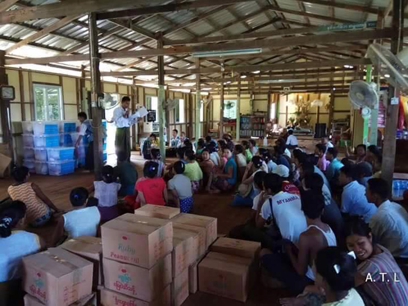 ကမ္းပါးၿပိဳက်၍ ေရႊ႕ေျပာင္း အိမ္ေထာင္စုမ်ားအား ပစၥည္းႏွင့္ေငြမ်ား ေထာက္ပံ့