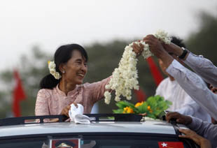 ေဒၚေအာင္ဆန္းစုၾကည္ရဲ့ ျမိတ္ခရီးစဥ္ စက္ေလွငွားမရ