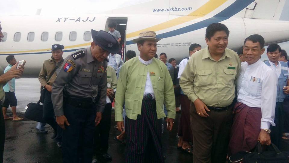 ရခုိင္ျပည္နယ္ဆိုင္ရာ အႀကံျပဳခ်က္အေကာ္အထည္ေဖာ္ေရးေကာ္မတီ စစ္ေတြေရာက္ရွိ (ဓာတ္ပံု)
