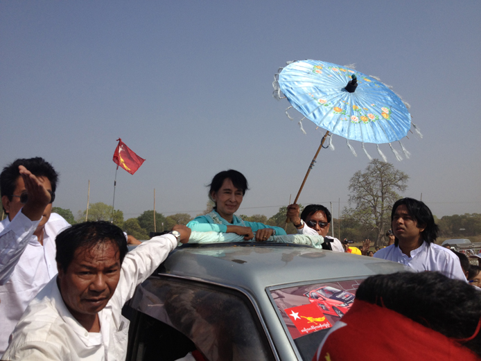 ေဒၚေအာင္ဆန္းစုၾကည္ကို အၾကည္ညိုပ်က္ေစမယ့္ စာေစာင္မ်ား ပုသိမ္မွာ ေ၀