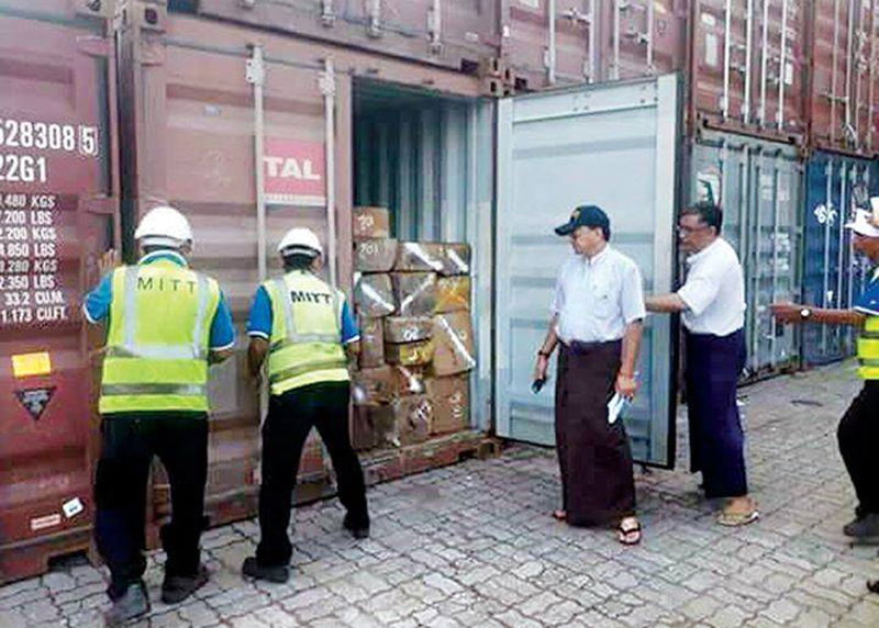 သီလဝါဆိပ္ကမ္းတြင္ ျပည္ပပုိ႔မည့္ တရားမ၀င္သစ္တန္ ၂၀၀ ေက်ာ္ သိမ္းဆည္းမိ
