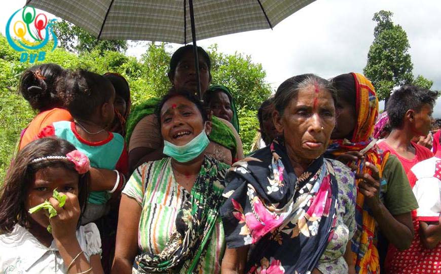 အၾကမ္းဖက္သတ္ျဖတ္ခံရသည့္ဟိႏၵဴမိသားစုဝင္မ်ား၏ ပူေဆြးေသာက (ဓာတ္ပံု)