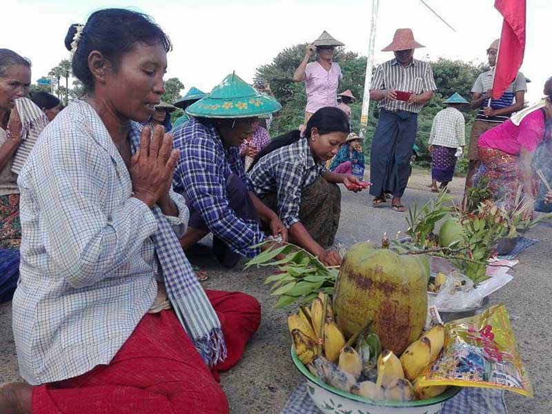 ေၾကးနီစီမံကိန္း ဖ်က္သိမ္းေပးရန္ ေဒသခံေတာင္သူမ်ား က်ိန္စာတိုက္