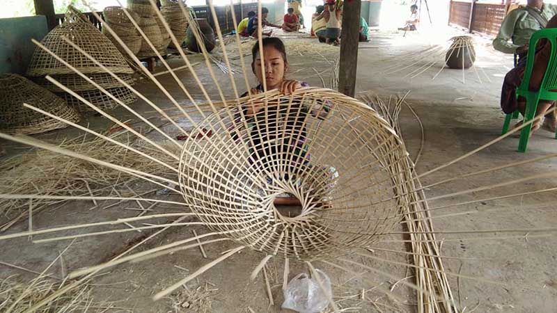 ဘားအံၿမိဳ႕တြင္​ အလုပ္​အကိုင္​ရရွိေစေရး ၀ါးလက္မႈထည္ ထုတ္လုပ္မႈသင္တန္းဖြင့္
