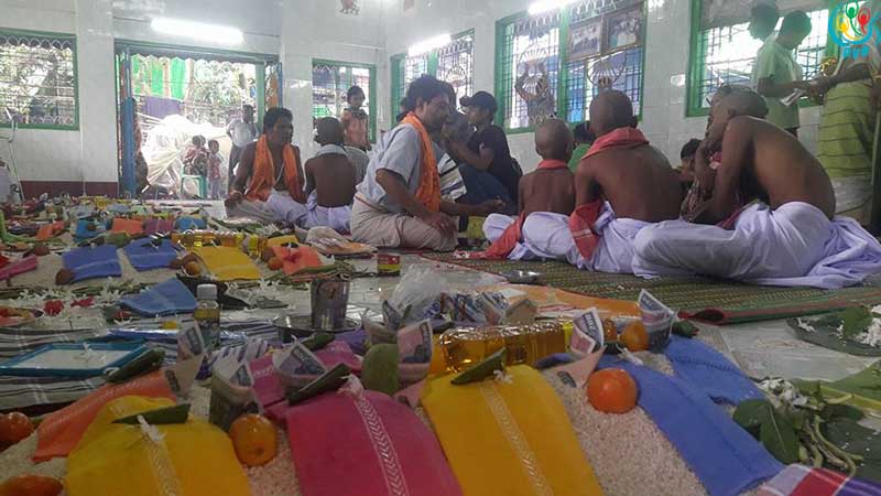 အၾကမ္းဖက္သတ္ျဖတ္ခံရသူမ်ားအတြက္ ဟိႏၵဴမိသားစု၀င္မ်ား ဆုေတာင္းအမွ်ေ၀
