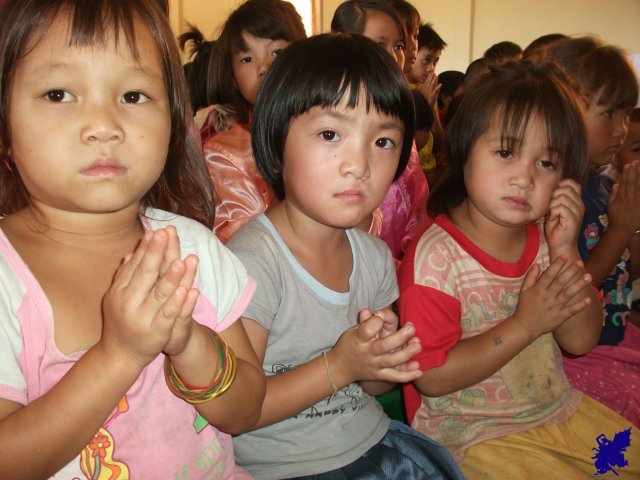 နယ္စပ္႐ွိ ​ေထာင္နဲ့​ခ်ီတဲ့​က​ေလး​မ်ား​ ပညာသင္ရန္ အခက္​ေတြ့​