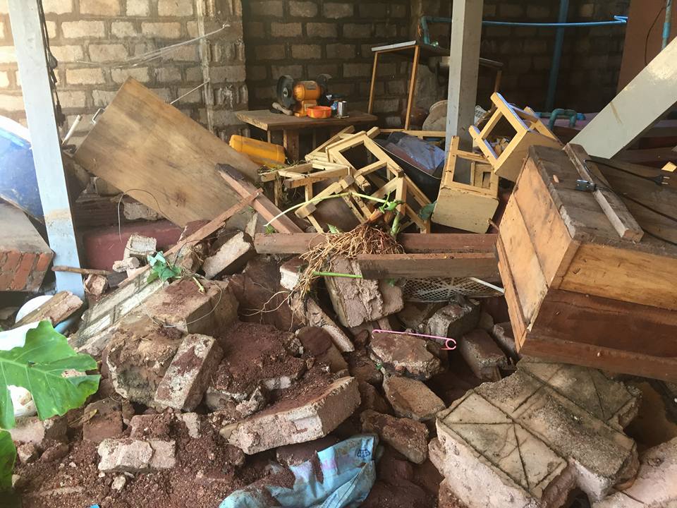 မိုးႀကီးေရလ်ံၿပီး လား႐ႈိးတကၠသိုလ္ အေနာက္ဖက္ေနအိမ္အခ်ဳိ႕ပ်က္စီး