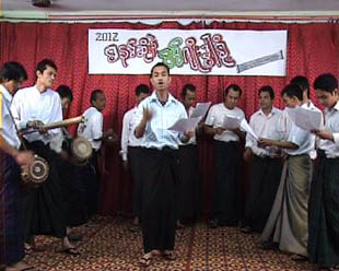 “စနစ္ဆိုးနဲ့စစ္ဂ်ဳိးခြာစို့” သၾကၤန္သံခ်ပ္ စတင္ျဖန့္ေ၀