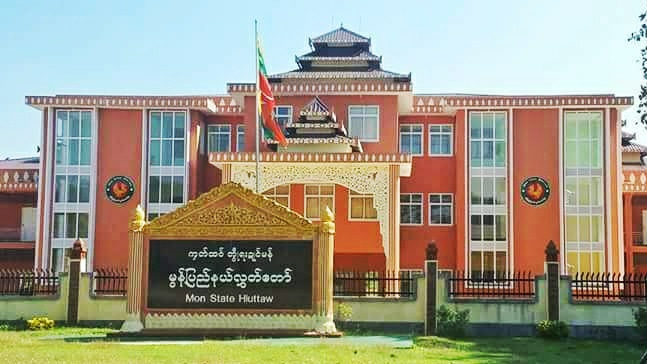အငယ္တန္းစာေရးမ်ားထံမွ ေငြေတာင္းခံခဲ့သည့္ ဦးစီးအရာရွိကို အေရးယူ