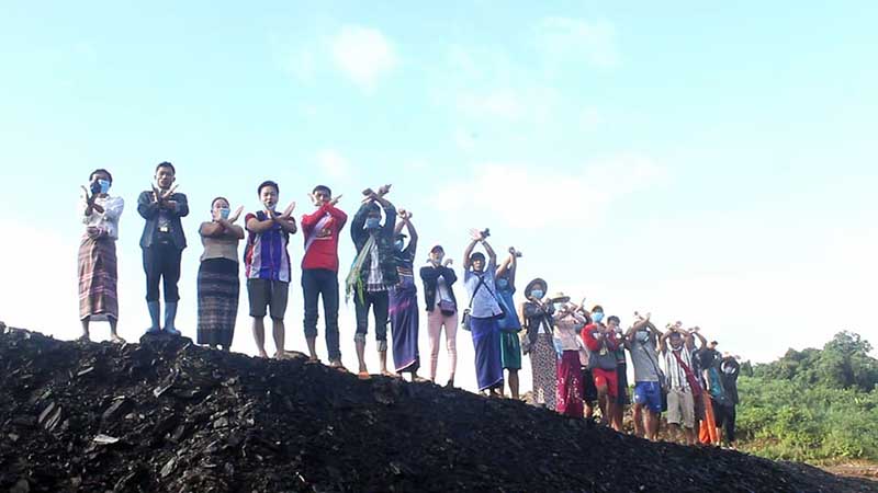 ေက်ာက္မီးေသြး စြန္႔ပစ္ေျမစာ မီးေလာင္အေငြ႔မ်ားေၾကာင့္ ေဒသခံမ်ား က်န္းမာေရး စိုးရိမ္ေနရ