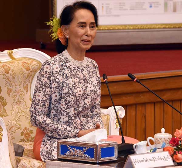 အင္အားစုသုံးခု စည္းလုံး၍ ရခုိင္ျပည္နယ္ဖြံ႔ၿဖိဳးေရး လုပ္ေဆာင္ၾကရန္ အတုိင္ပင္ခံ တုိက္တြန္း