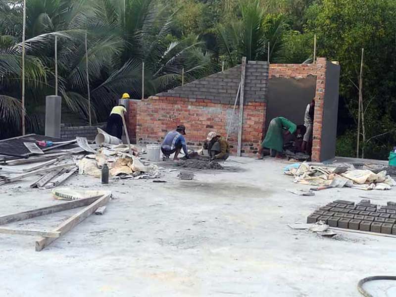 ကန္​ထ႐ိုက္​​က လုပ္​အားခ မရွင္းေပး၍ အလုပ္​သမားမ်ား အခက္ႀကံဳေန