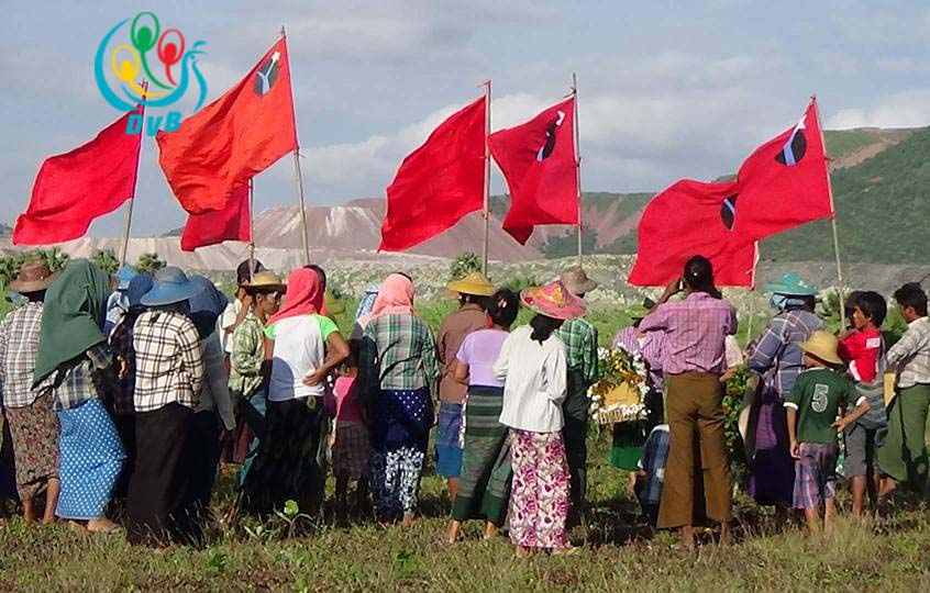 ေသနတ္မွန္ေသဆံုးခဲ့သည့္ ေဒၚခင္ဝင္းအတြက္ ဂုဏ္ျပဳပန္းေခြခ်
