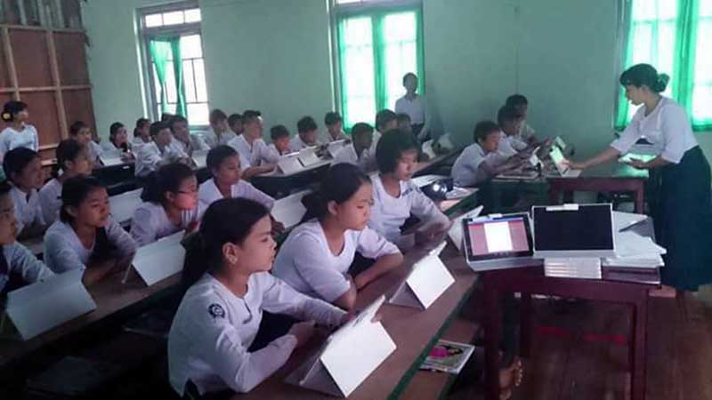 စာသင္ေက်ာင္း ၃၁ ေက်ာင္း၌ အြန္လိုင္းအသံုးျပဳ Tablet မ်ားျဖင့္ ပညာသင္ၾကားေပးေန