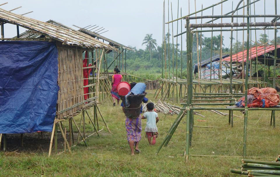 ရခိုင္တြင္ ယာယီခိုလံႈသည့္စခန္းမ်ား ပိတ္ခိုင္းသျဖင့္ ျပန္စရာေနအိမ္ မရွိသူမ်ား အခက္ႀကံဳ