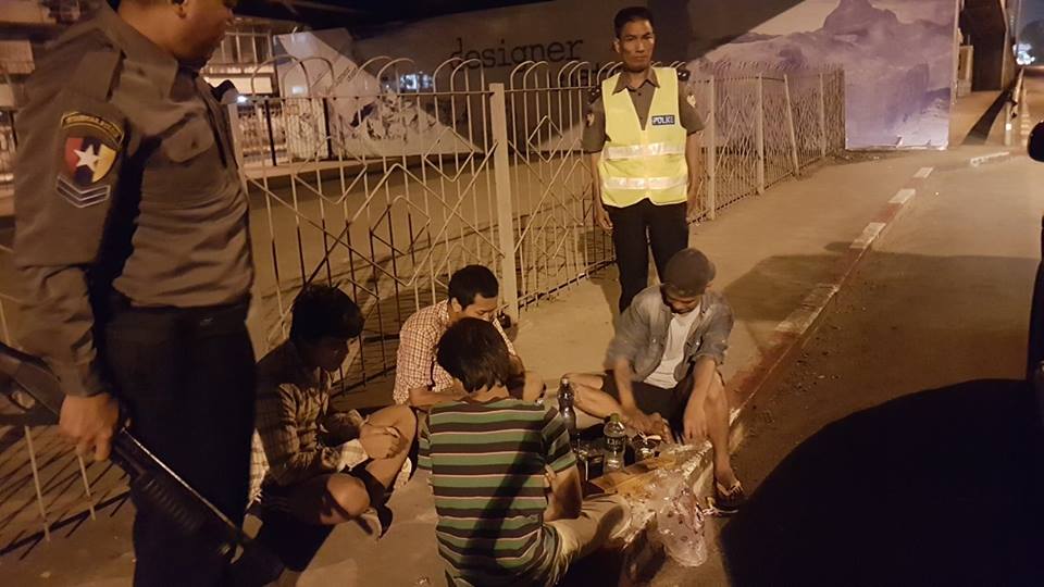 အမ်ားျပည္သူႏွင့္ဆိုင္ေသာေနရာမ်ား၌ အရက္ေသာက္သူ ၃၀၀ ခန္႔ ထပ္မံဖမ္းဆီး