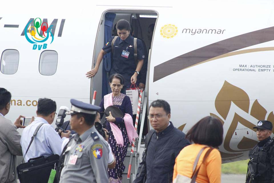 ေဒၚ​ေအာင္ဆန္း​စုၾကည္​ စစ္​​ေတြ​ႏွင့္ ​ေမာင္​​ေတာေဒသသို႔ သြားေရာက္