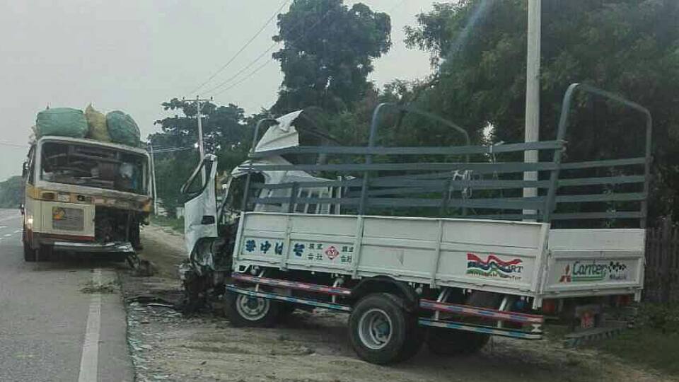 ခရီးသည္တင္ကားေနာက္ပုိင္းကုိ ကင္တာကား ဝင္တိုက္၊ ၁ ဦးေသဆုံး