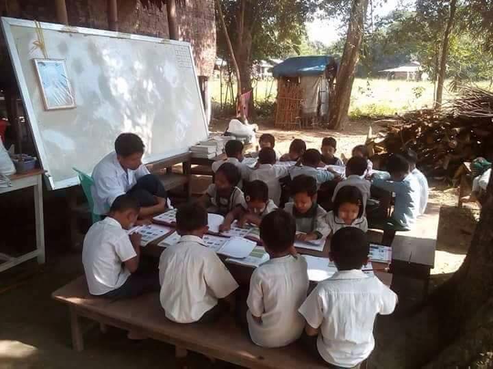 အေဖ်ာက္တြင္ ျမစ္ကမ္းပါးၿပိဳက်ေန၍ ေနအိမ္ႏွင့္စာသင္ေက်ာင္းမ်ား အေရးေပၚေရႊ႕ေျပာင္း
