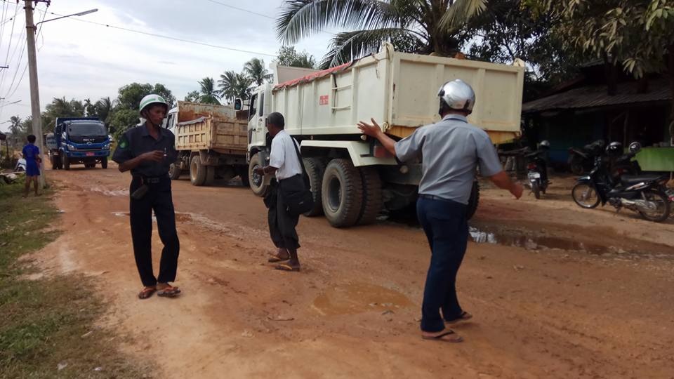 ၿမိတ္ၿမိဳ႕တြင္ စည္းကမ္းလိုက္နာမႈမရွိသည့္ ယာဥ္မ်ားကုိ စတင္အေရးယူ