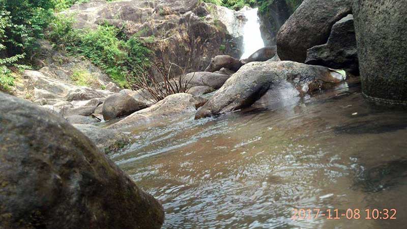 စပ္လဲေရတံခြန္တြင္ လူငယ္ႏွစ္ဦး ေရနစ္ေသဆံုး