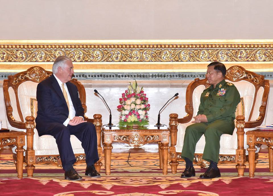 အေမရိကန္ႏိုင္ငံျခားေရး၀န္ႀကီးႏွင့္ ဗုိလ္ခ်ဳပ္မႉးႀကီးမင္းေအာင္လႈိင္ ရခုိင္အေရးေဆြးေႏြး